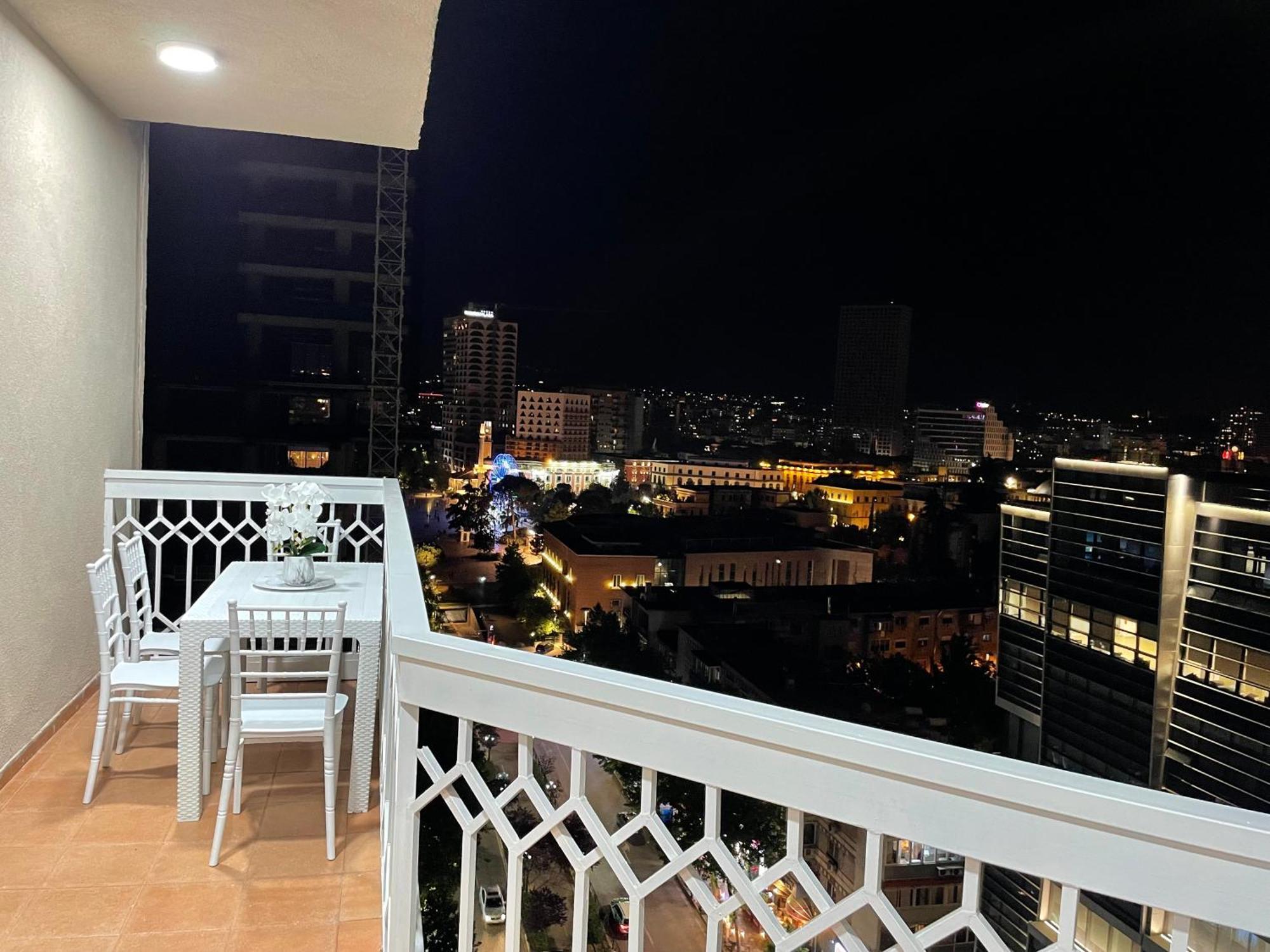 Sun Tower Luxury Suite-View From Of Tirana Center 외부 사진