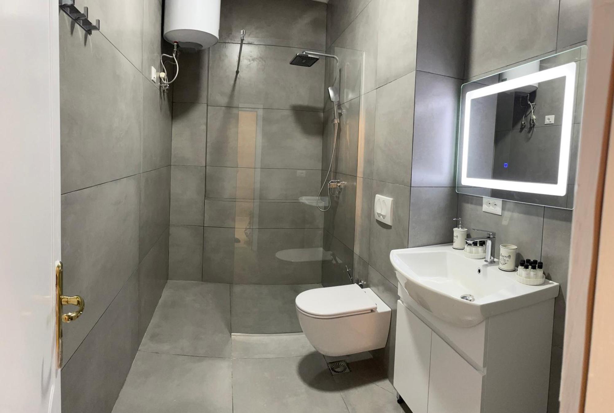 Sun Tower Luxury Suite-View From Of Tirana Center 외부 사진