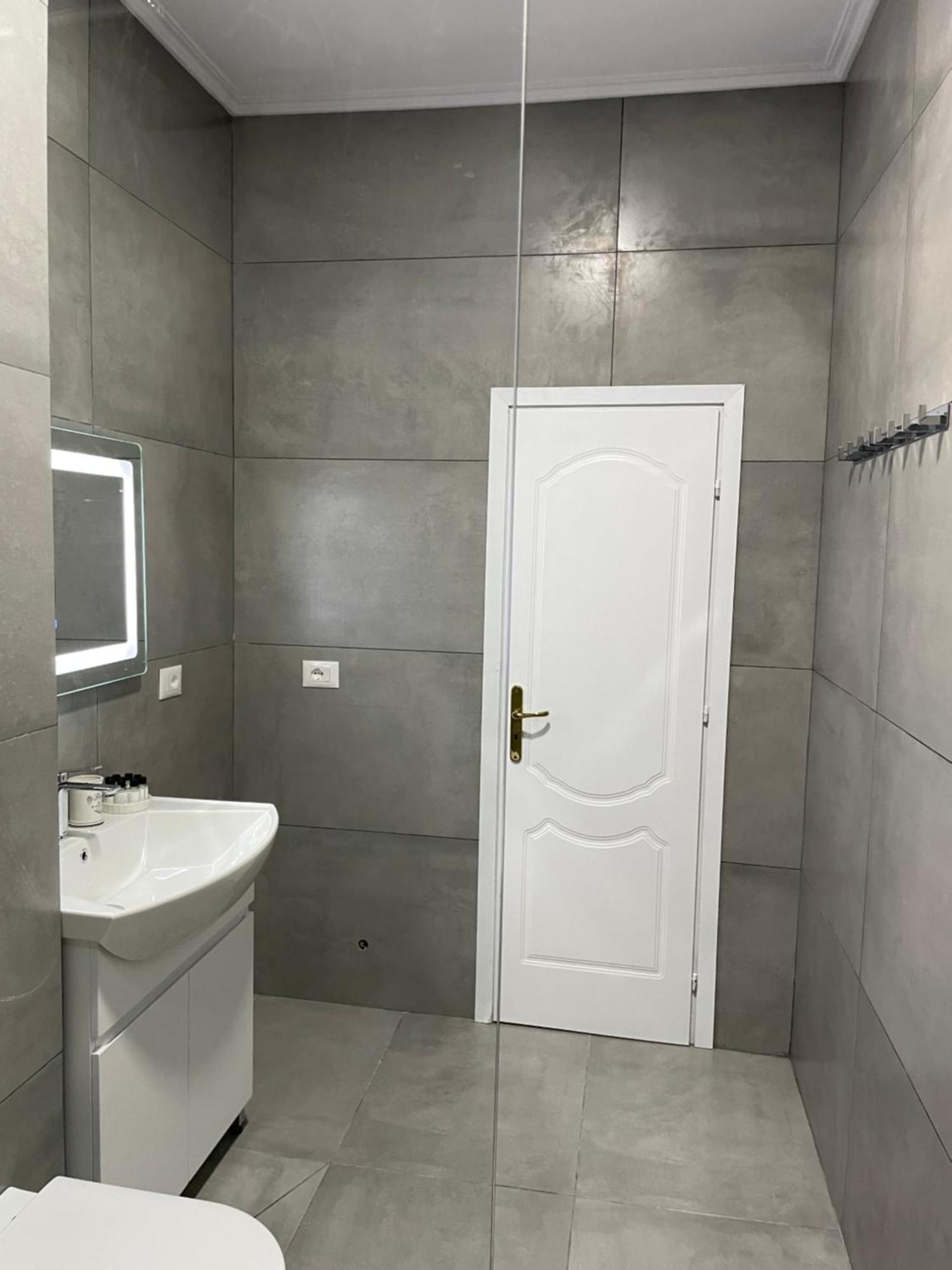 Sun Tower Luxury Suite-View From Of Tirana Center 외부 사진