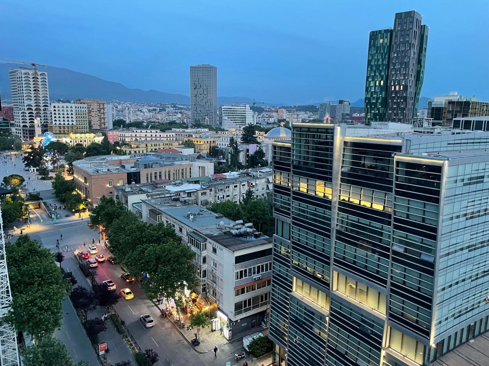 Sun Tower Luxury Suite-View From Of Tirana Center 외부 사진