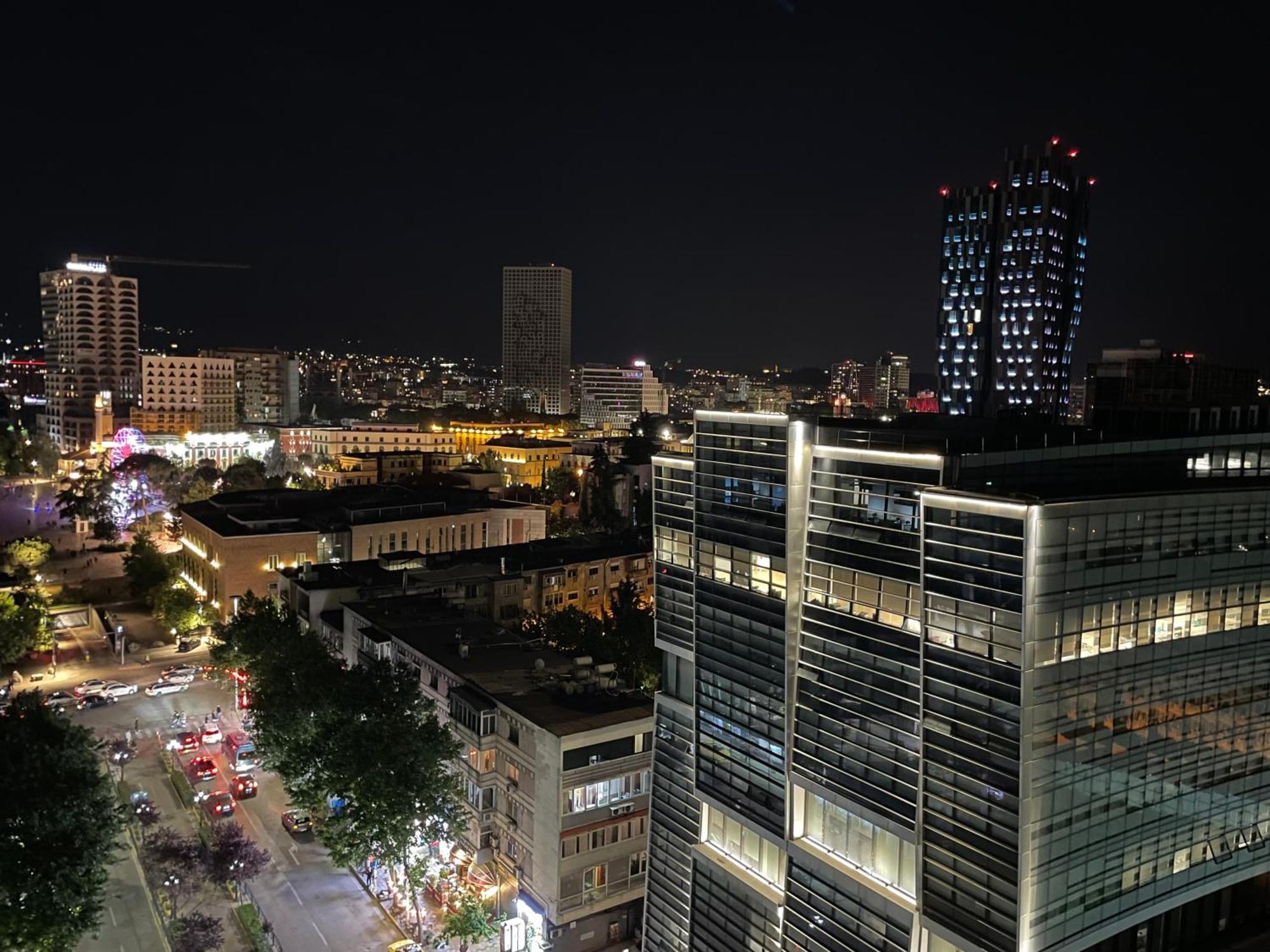 Sun Tower Luxury Suite-View From Of Tirana Center 외부 사진